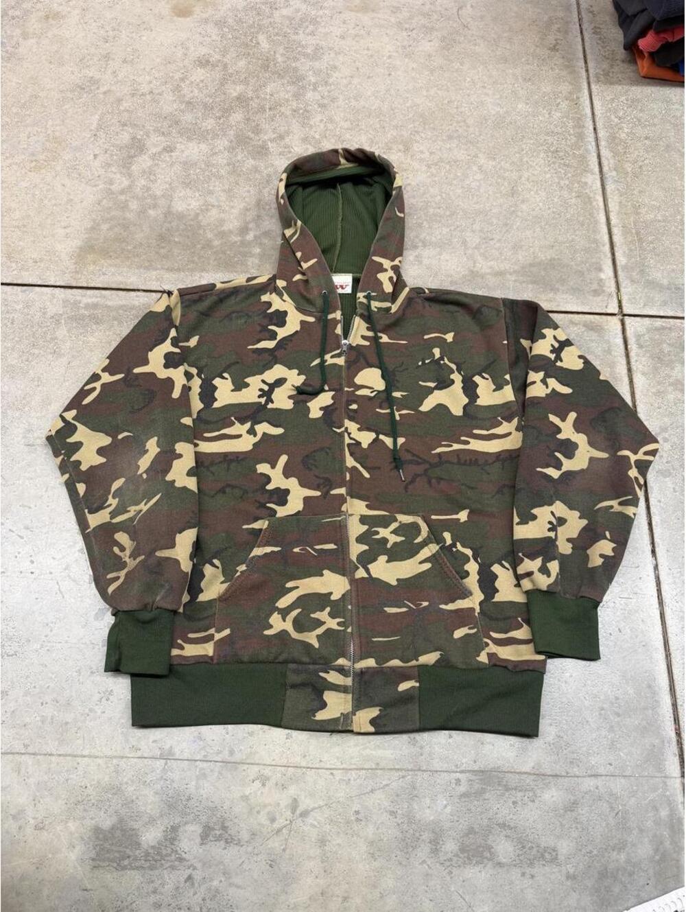 vintage woodland camo thermal lined zip up hoodie size large HAS STAIN